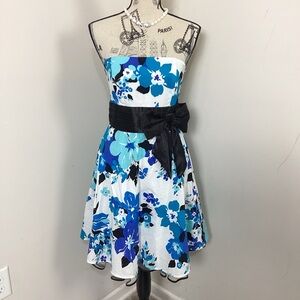 B Darlin Women’s White and Blue Floral Strapless Fit and Flare Mini Dress Tulle